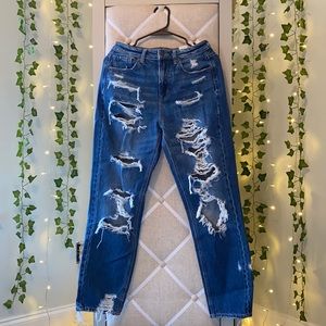 RIPPED MOM JEANS